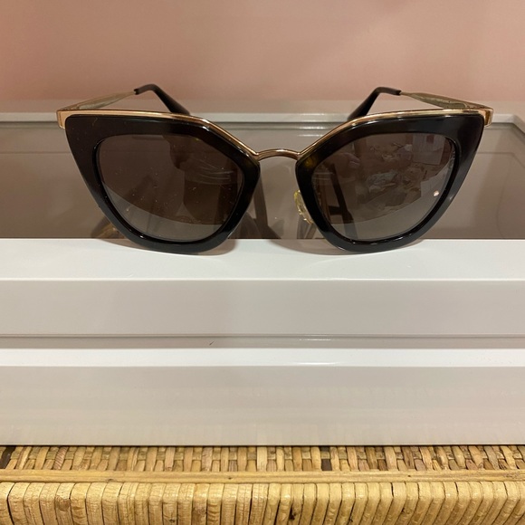 Prada sunglasses - Picture 2 of 7